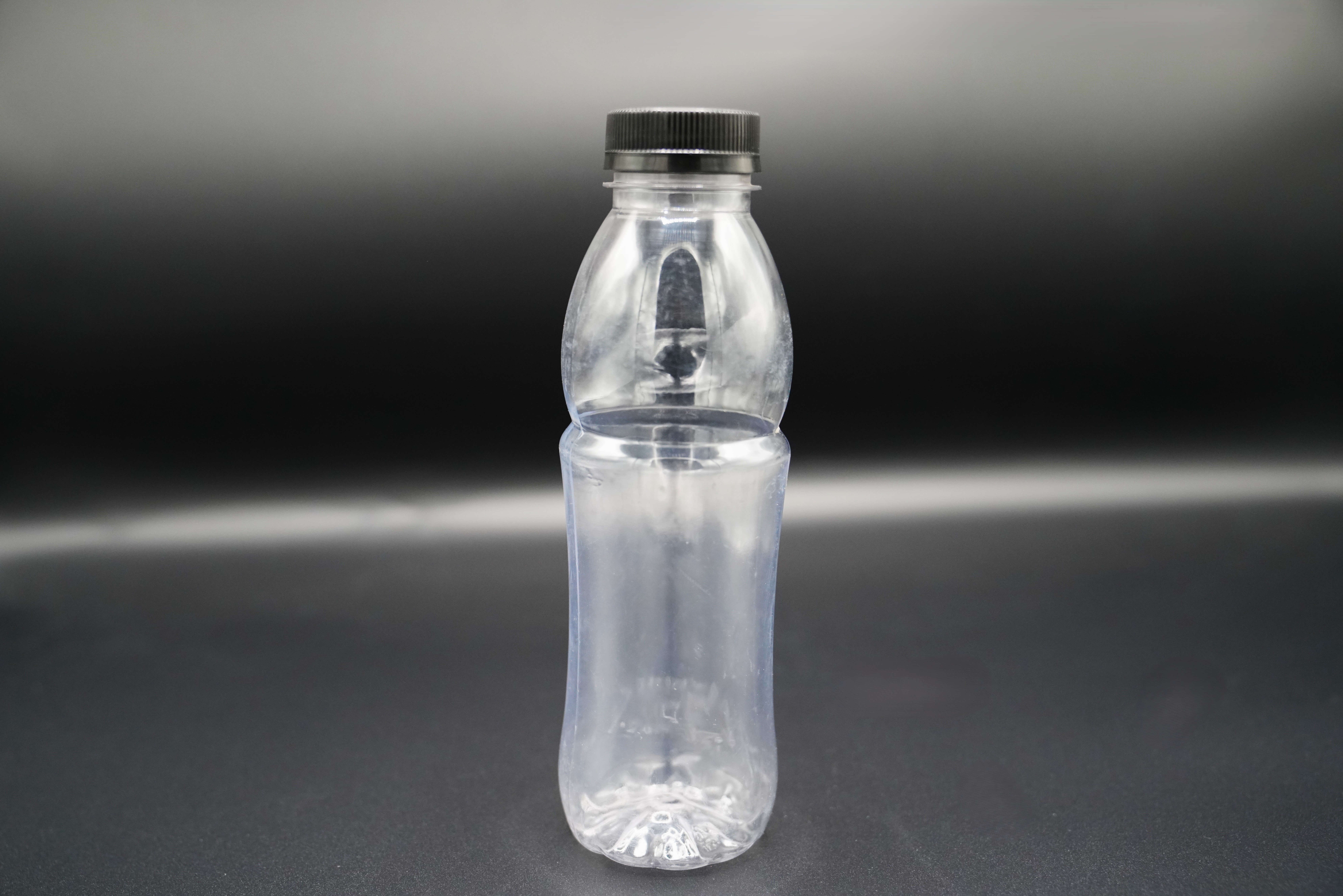 High-quality, transparent plastic bottle with a black cap, round shape, 450 ml capacity, 13Set