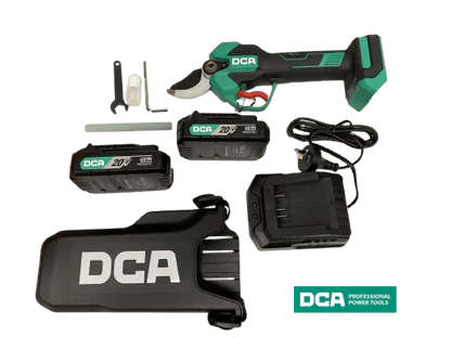DCA 20V rechargeable tree pruning shears with a maximum diameter of 35mm, including 2 x 2Ah batteries and a charger. ADYD0235(TYPEAM)